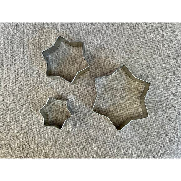 Set of 6 Vintage Aluminum Cookie Cutters- 3 Heart and 3 Hexagram Star - Picture 5 of 9